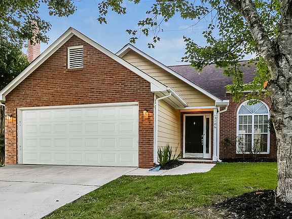 3rd image of 3106 Fairington Dr