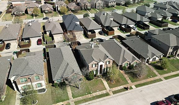 4th image of 9201 Eastwood Ave