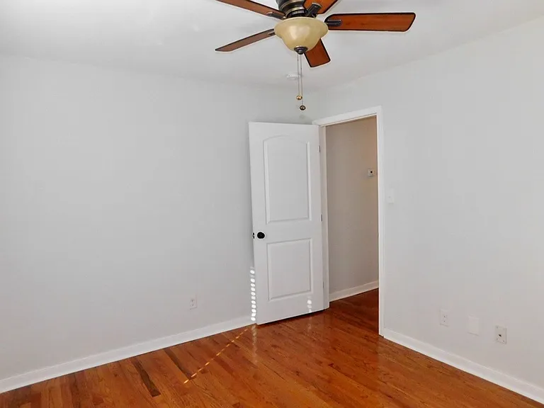 818 E Washington St — Photo 4