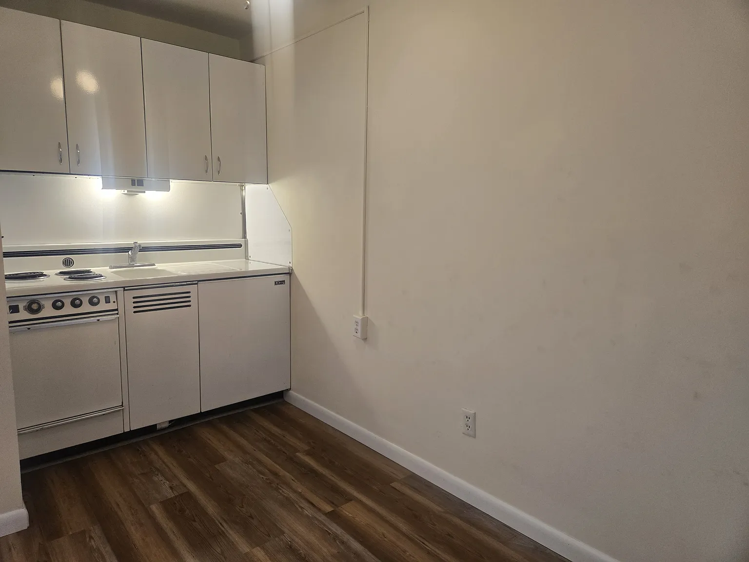 Studio, 387 sqft, $1,750 — Photo 3