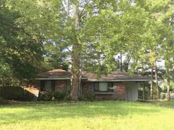 1726 Wayne Ln, Fayetteville, NC 28304