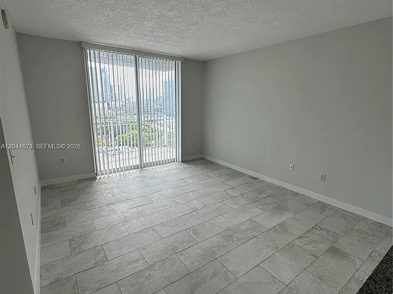 275 NE 18th St #1406 — Photo 11