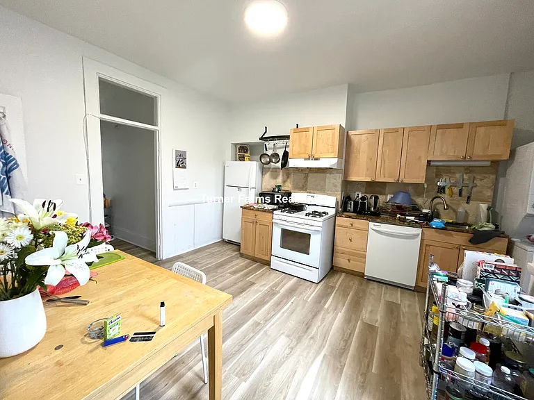 254 Windsor St #2 — Photo 14