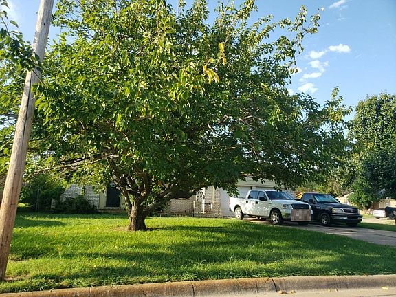 3rd image of 4500 Parkwood Dr
