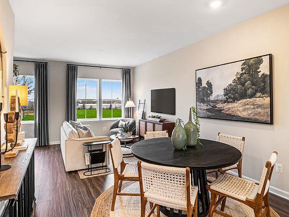 5th image of 427 Silver Birch Drive 230 #Hs