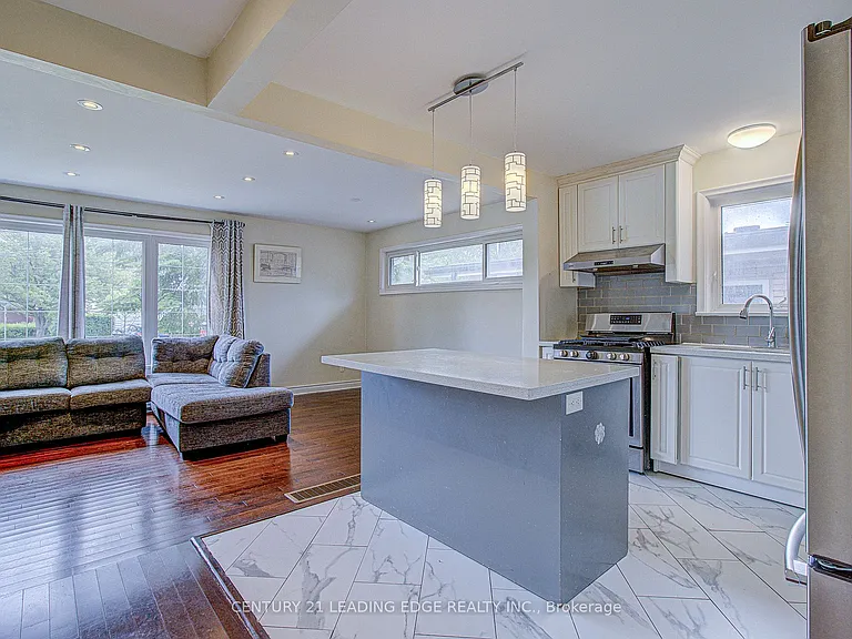 124 Haileybury Dr — Photo 16