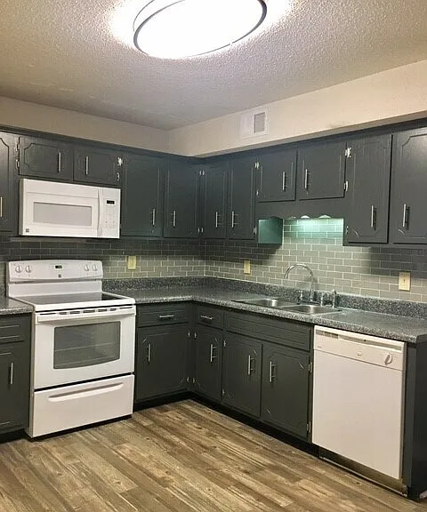 100 Mandarin Dr — Photo 2
