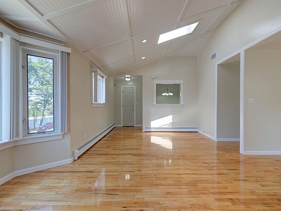 4th image of 26 Owen St