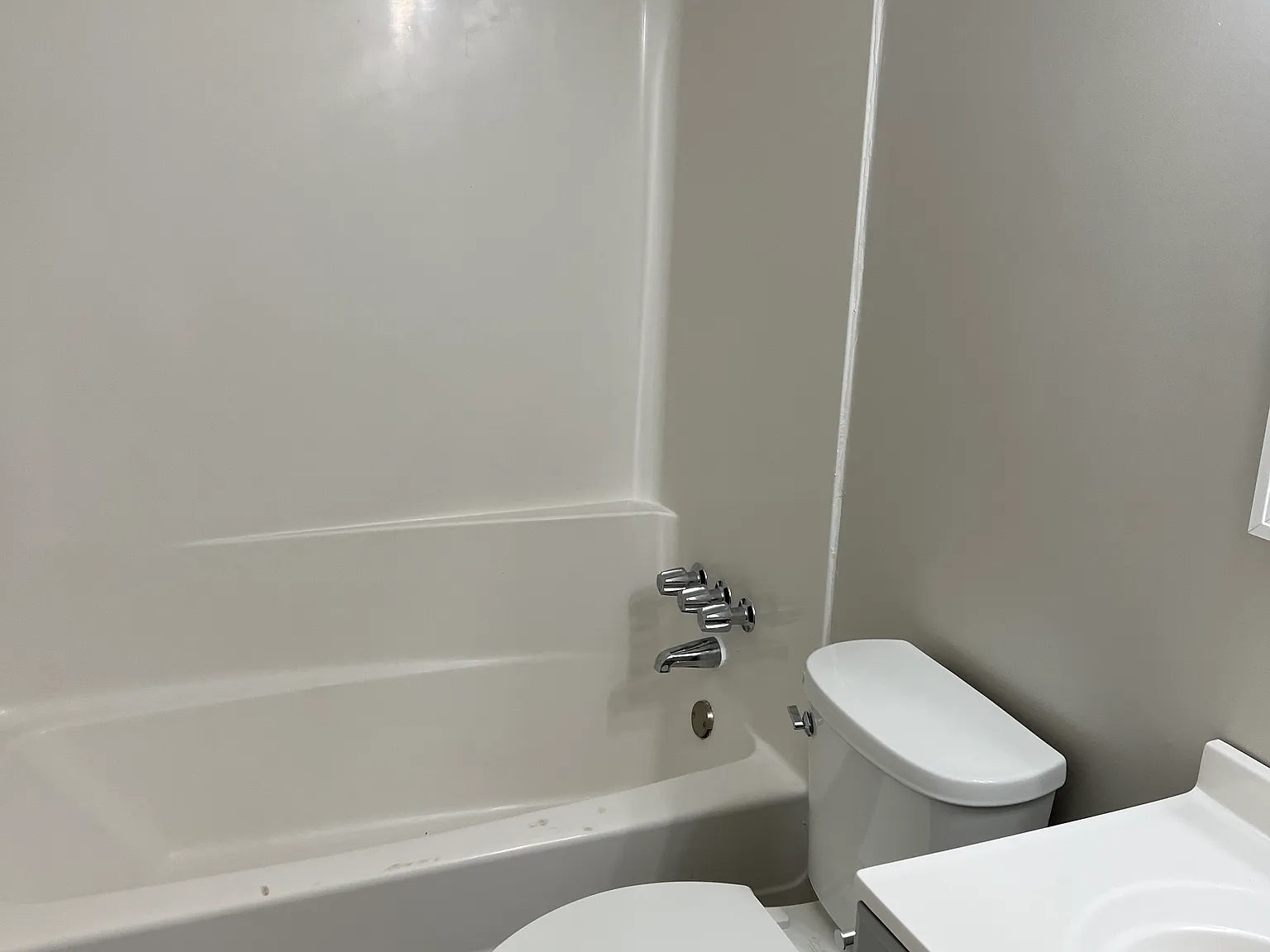 2 bed, 1000 sqft, $1,100 — Photo 3