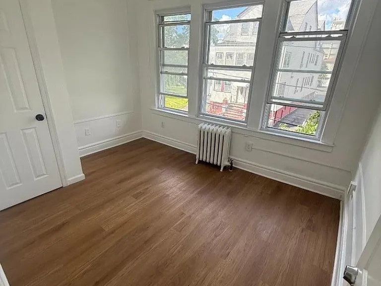 14 Belmont Ter #2R — Photo 4