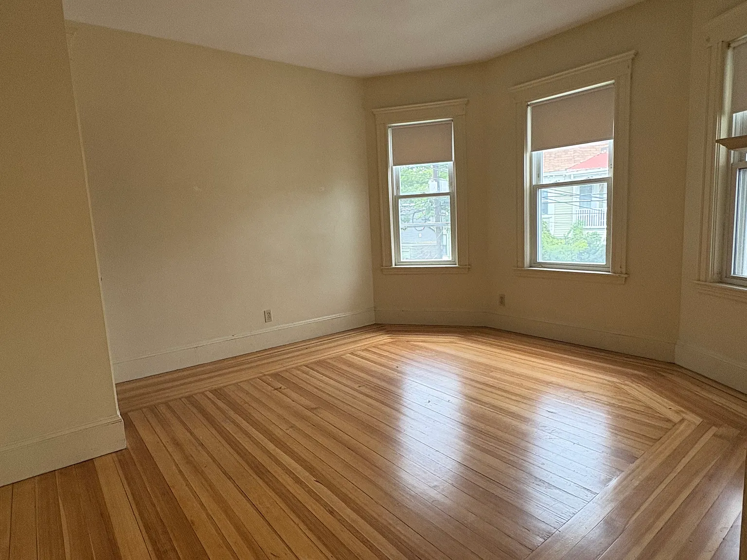 3 bed, 1014 sqft, $3,300 — Photo 4