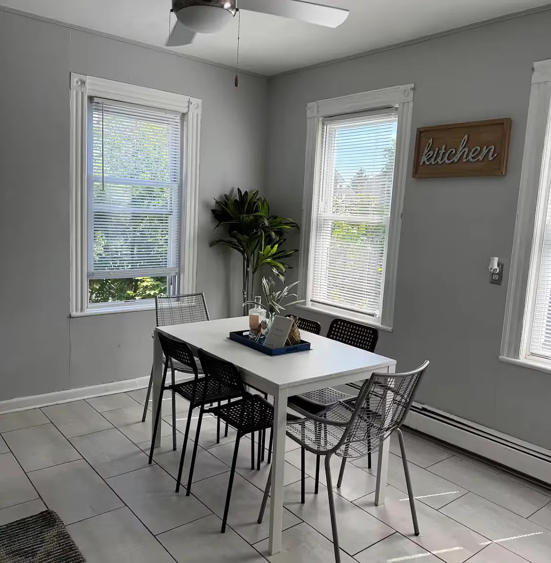 4 bed, 1300 sqft, $2,700 — Photo 2
