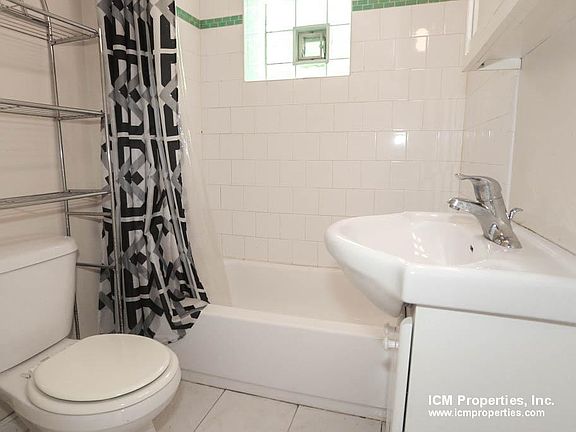 4th image of 2258 N Southport Ave #2A
