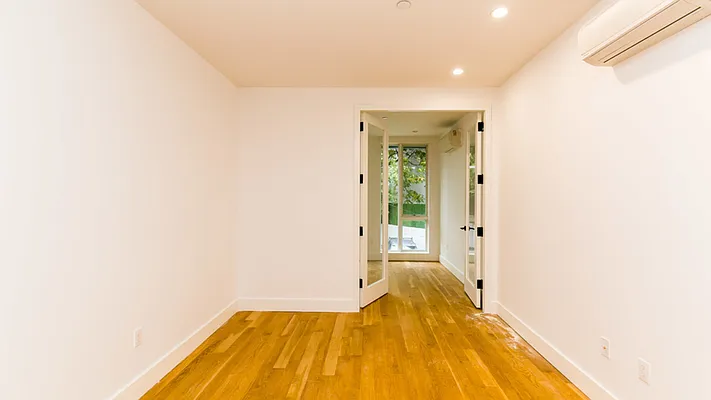 Rented by Nooklyn NYC LLC | media 27