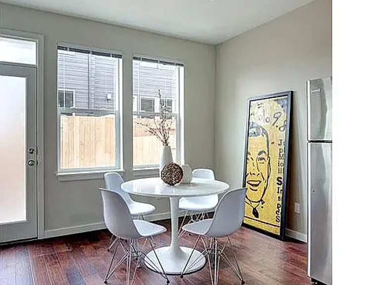 Axis PDX Apartments — Photo 4