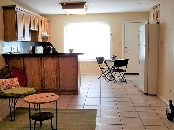 2nd image of 1525 Oasis Ave APT 1