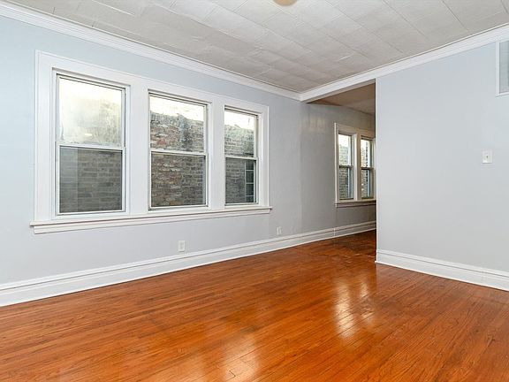 4th image of 646 W 35th St