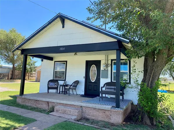 1804 Custer Ave, Clinton, OK 73601