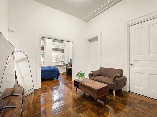 284 5th Ave #3F, New York, NY 10001