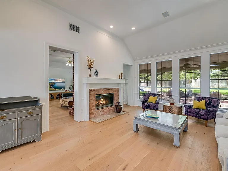 2404 Cliffs Edge Dr — Photo 3