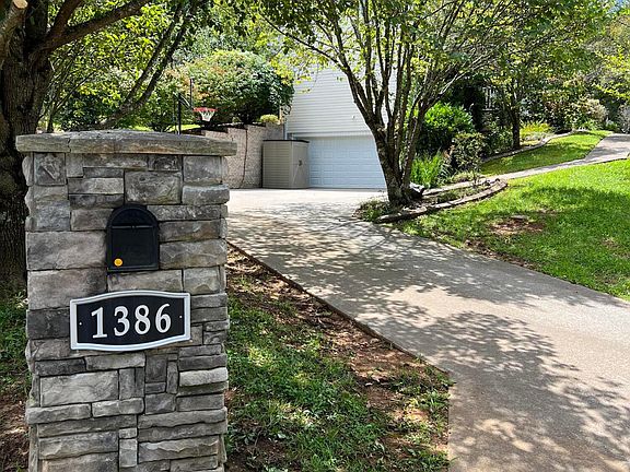 3rd image of 1386 Brookfield Dr