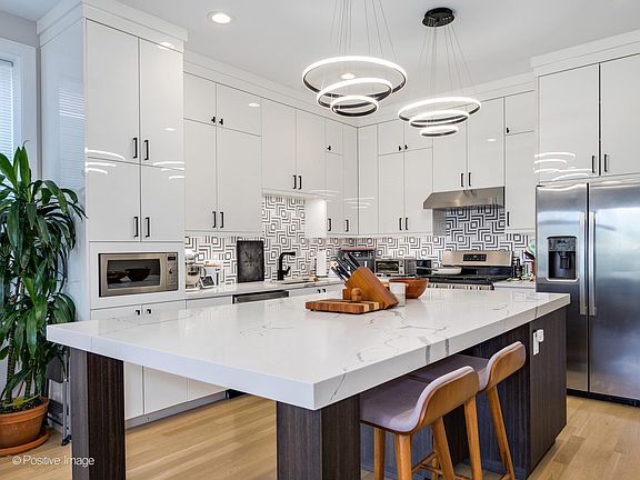 4th image of 1453 W Grand Ave #2
