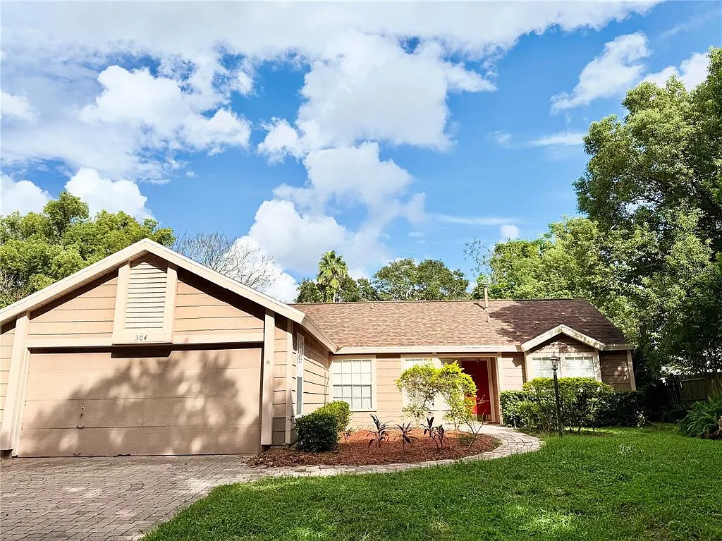 3 bed, 2.0 bath, 1402 sqft, $2,250 — Photo 1