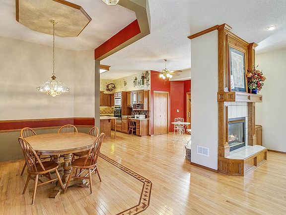3rd image of 7637 W Oneil St