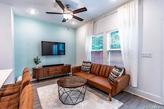 2 bed, 2.5 bath, 1023 sqft, $1,750 — Photo 3