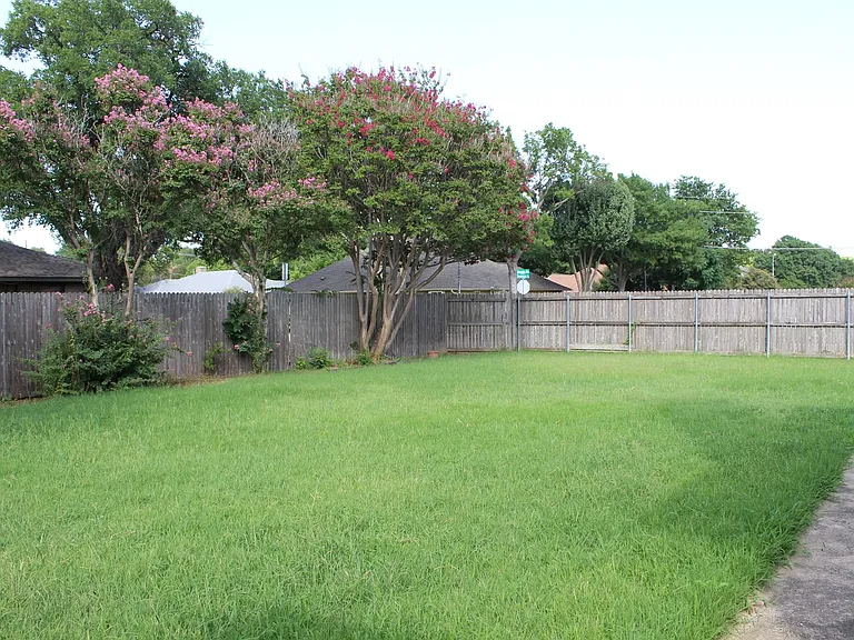 4037 Leon Dr — Photo 20