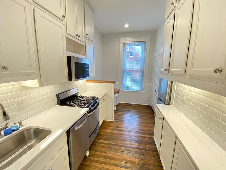 Buttles Ave 182 & Dennison Ave 792 ONYX — Photo 2