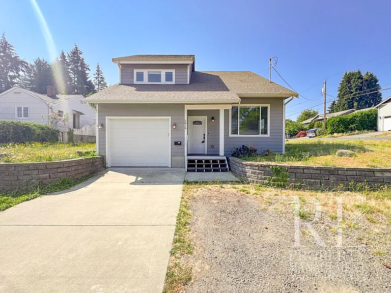 2819 20th St — Photo 2
