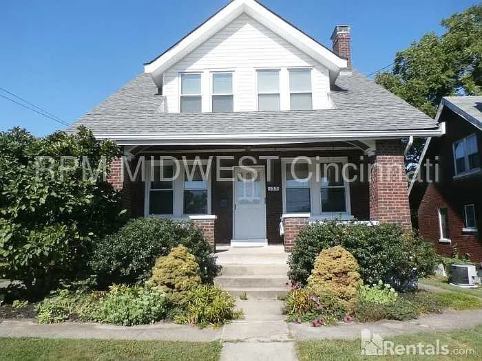 133 Harvard Pl photo 1