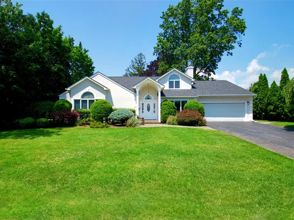 3 Candy Lane, East Hills, NY 11577