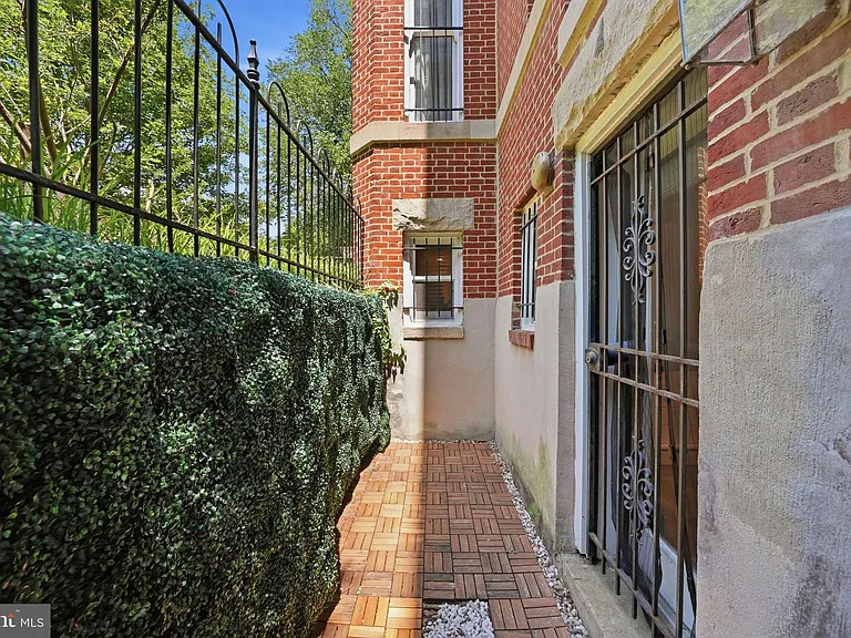 1200 E Capitol St NE #1 — Photo 28