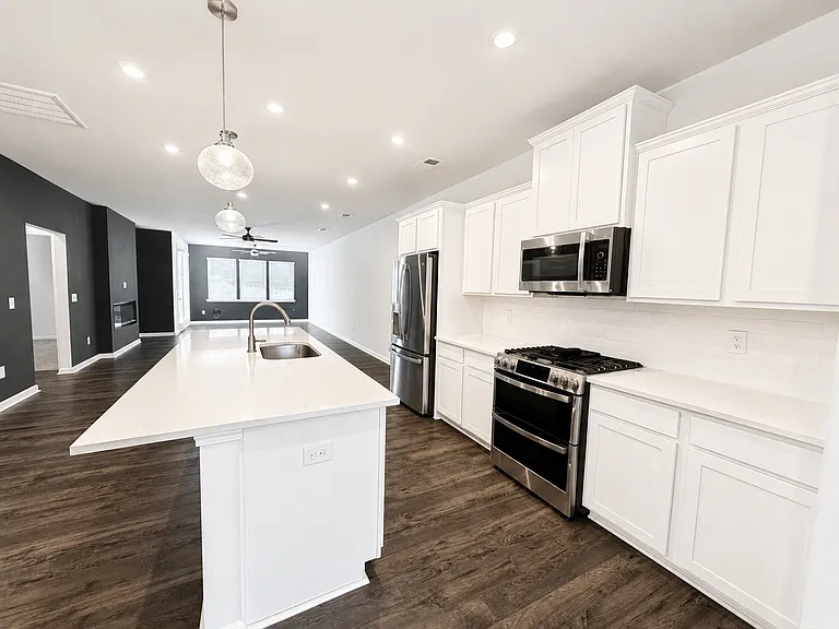 717 Isleworth Ln — Photo 5