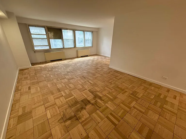 155 E 34th St #3H — Photo 3