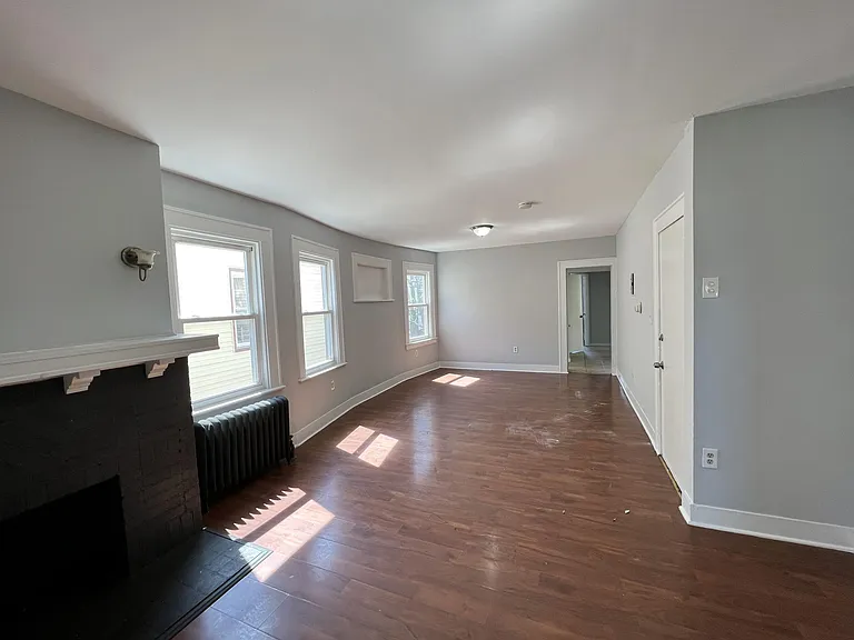 229 Alexander St #2 — Photo 6