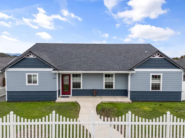 628 Barton Rd, Eagle Point, OR 97524