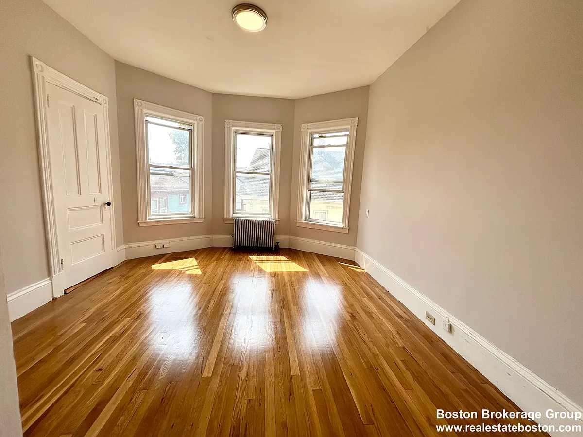 Building Photo - 22 Humphreys St #3
