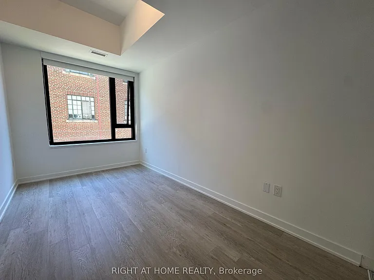 3 Strathgowan Ave #202 — Photo 23