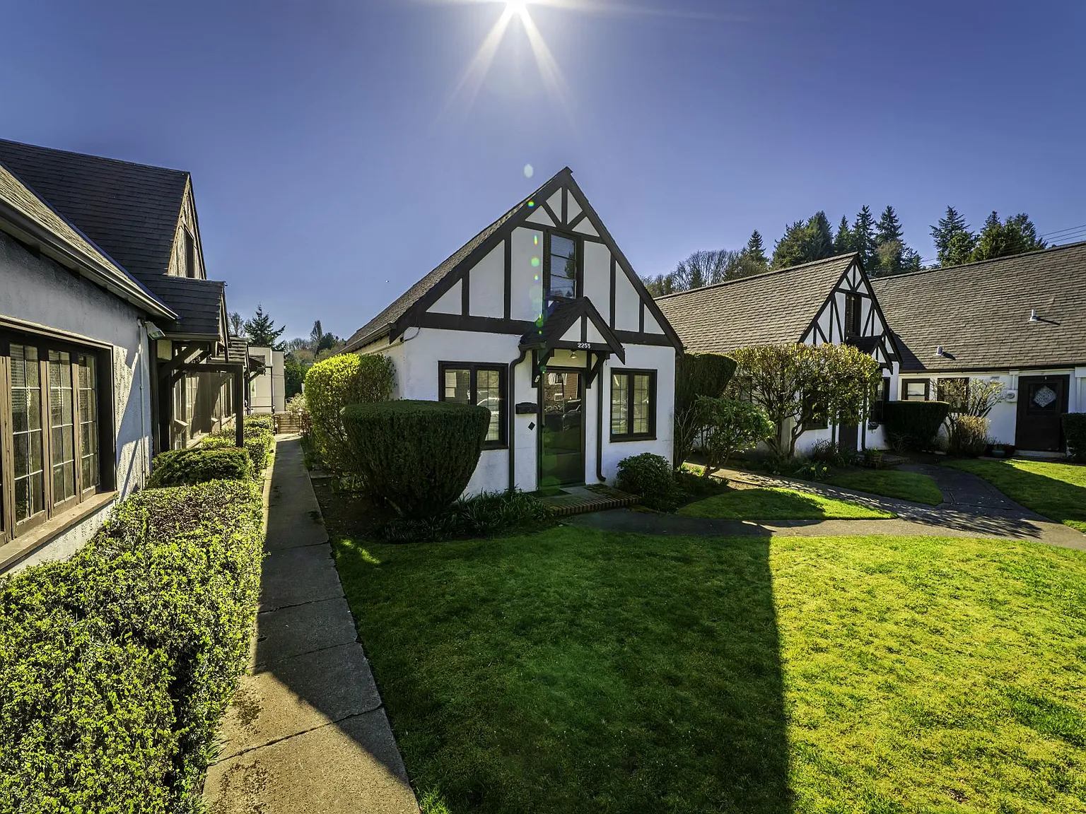 1 Bedroom 1 Bath Townhome close to University Village! — Photo 2