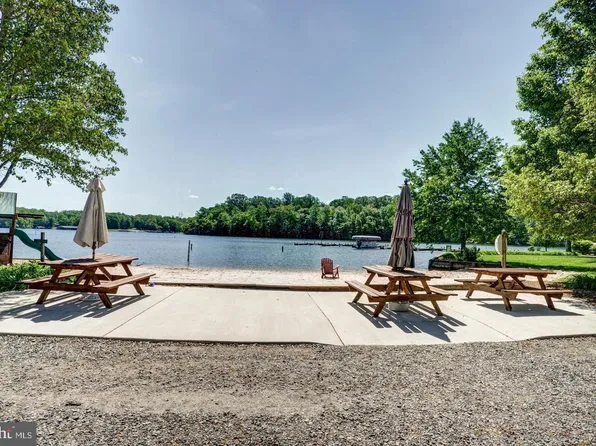 105 Lois Ln, Bumpass, VA 23024