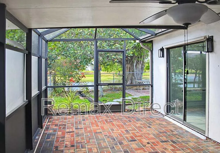4567 Brook Dr — Photo 3