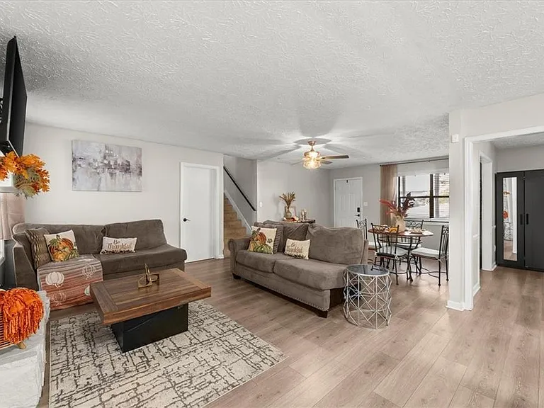 4041 Woodbridge Ct — Photo 9