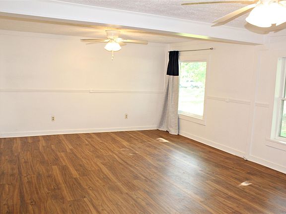 3rd image of 838 Holland Rd