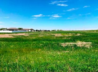711 E Clover Dr, North Platte, NE 69101