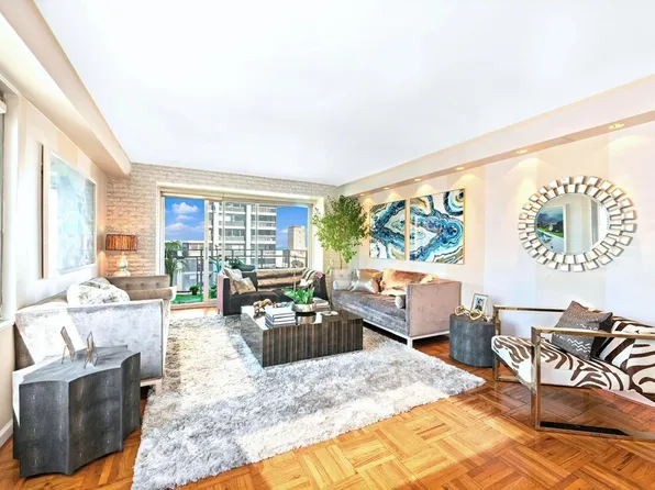 303 East 57th Street image 4 of 12