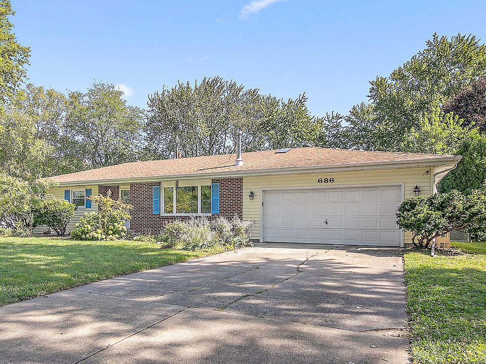 1st image of 686 Robert Dr