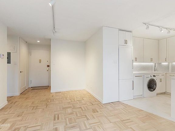 4th image of 2039 Broadway #22G